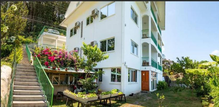 Manfiyo Guest House Anse Boileau Екстер'єр фото